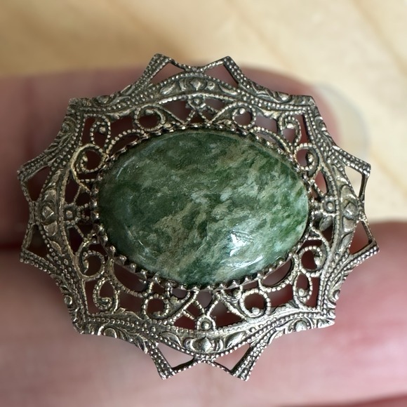 Vintage Brooch Pin 1.25" Green Nephrite Jade Cab Filigree Gold Filled Jewelry - Picture 1 of 11